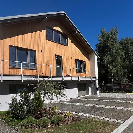 Redfoxapartment Garden Kasperske Hory